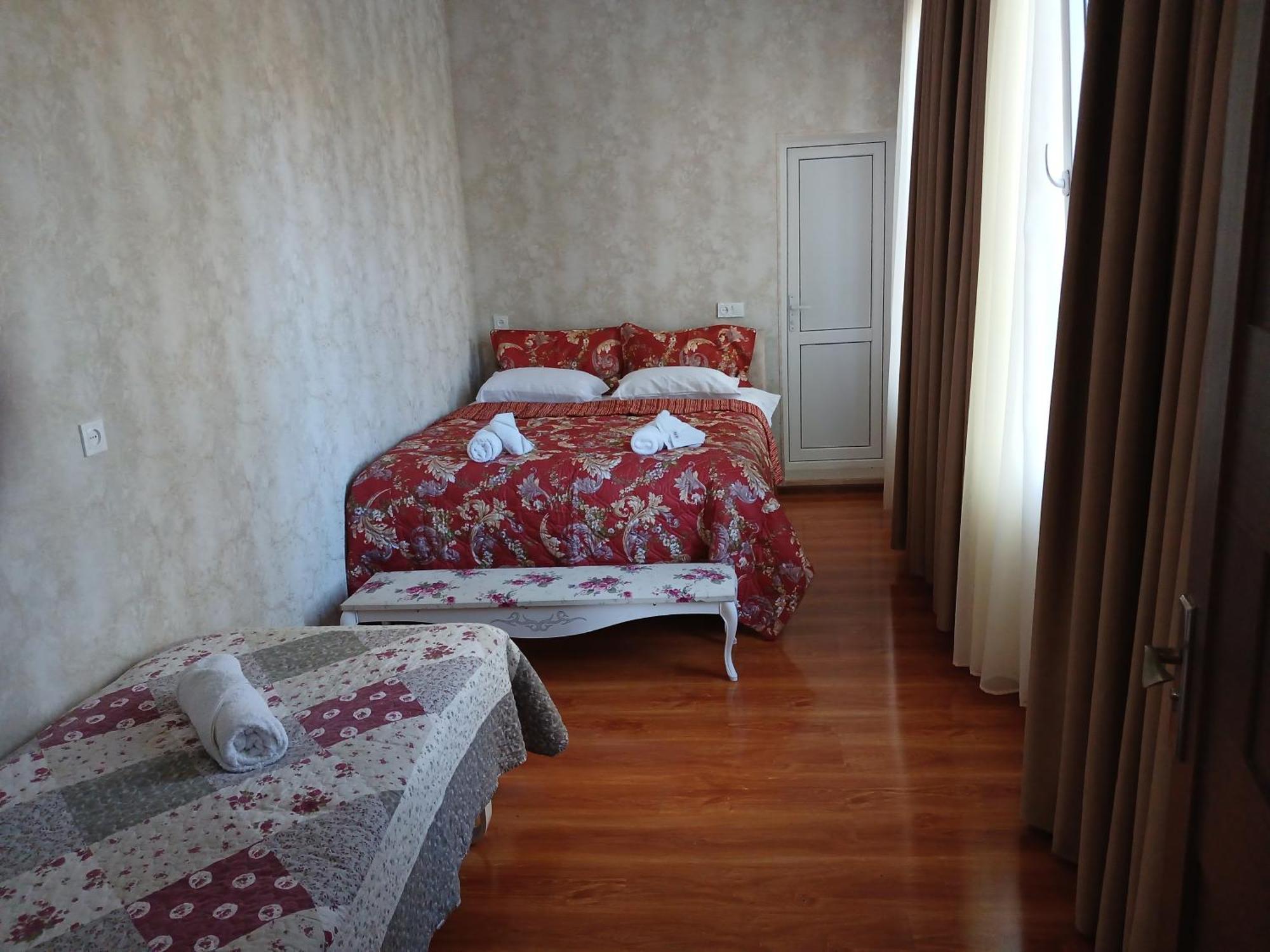 Guest House Nano Martvili Extérieur photo